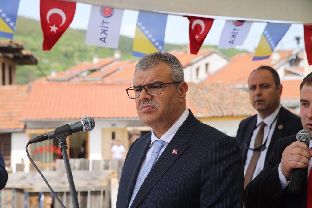 مسؤول تركي يرد على حملة ضد السوريين: المعامل التركية تواصل عملها بالاعتماد على السوريين
